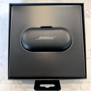 Wireless Bose sport earbuds - only used once!